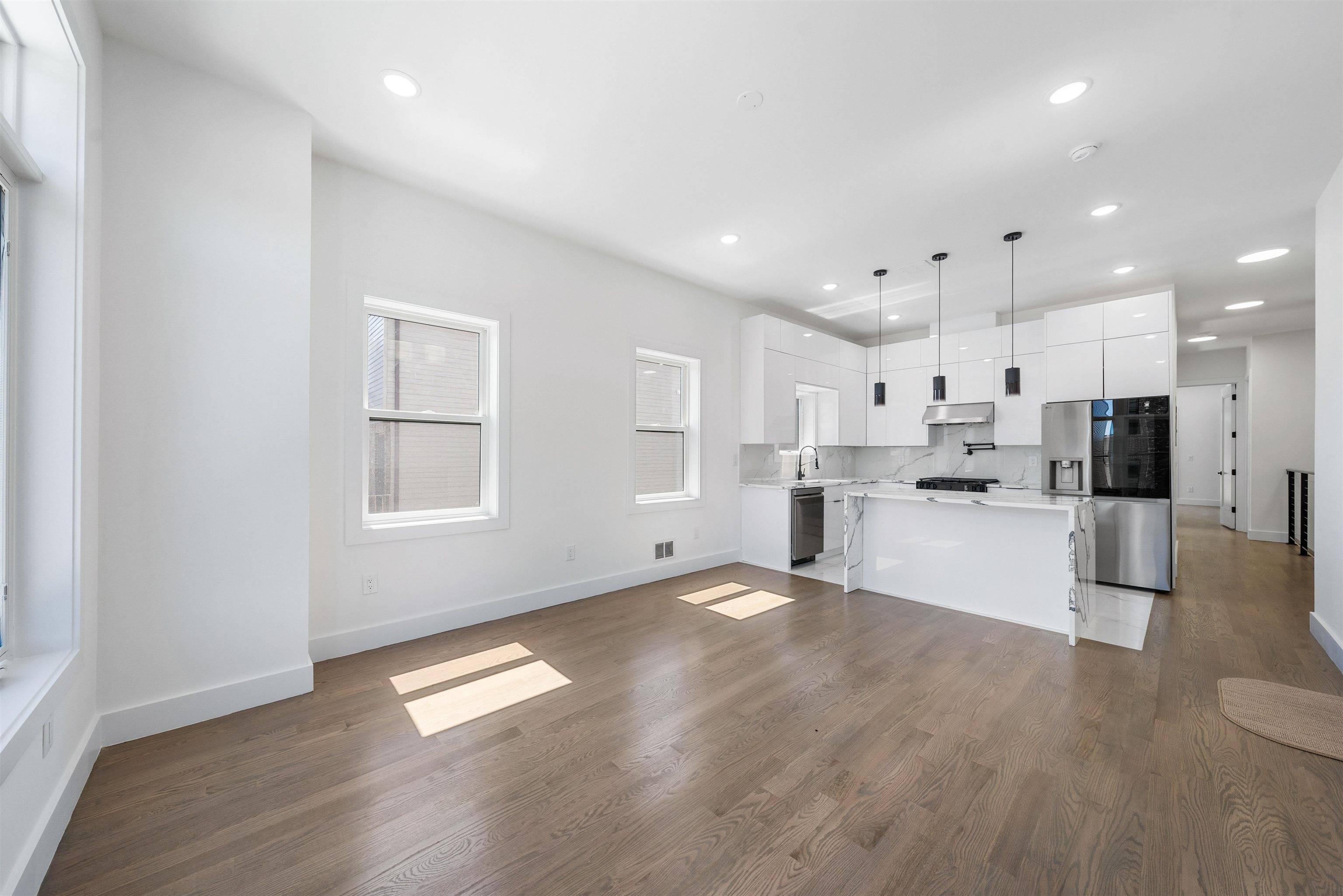 Jc Heights, NJ 07307,103 POPLAR ST  #1