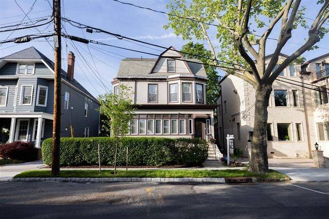 Weehawken, NJ 07086,749 BLVD EAST