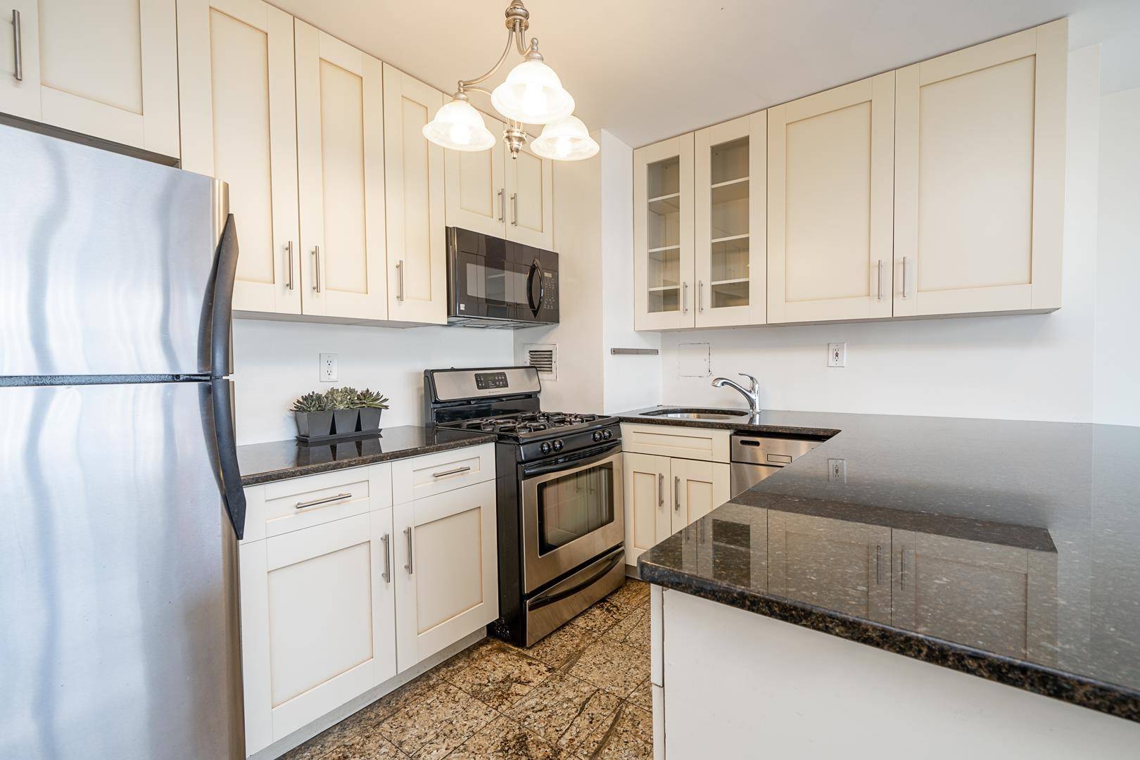 Jc Downtown, NJ 07302,135 MONTGOMERY ST  #21H