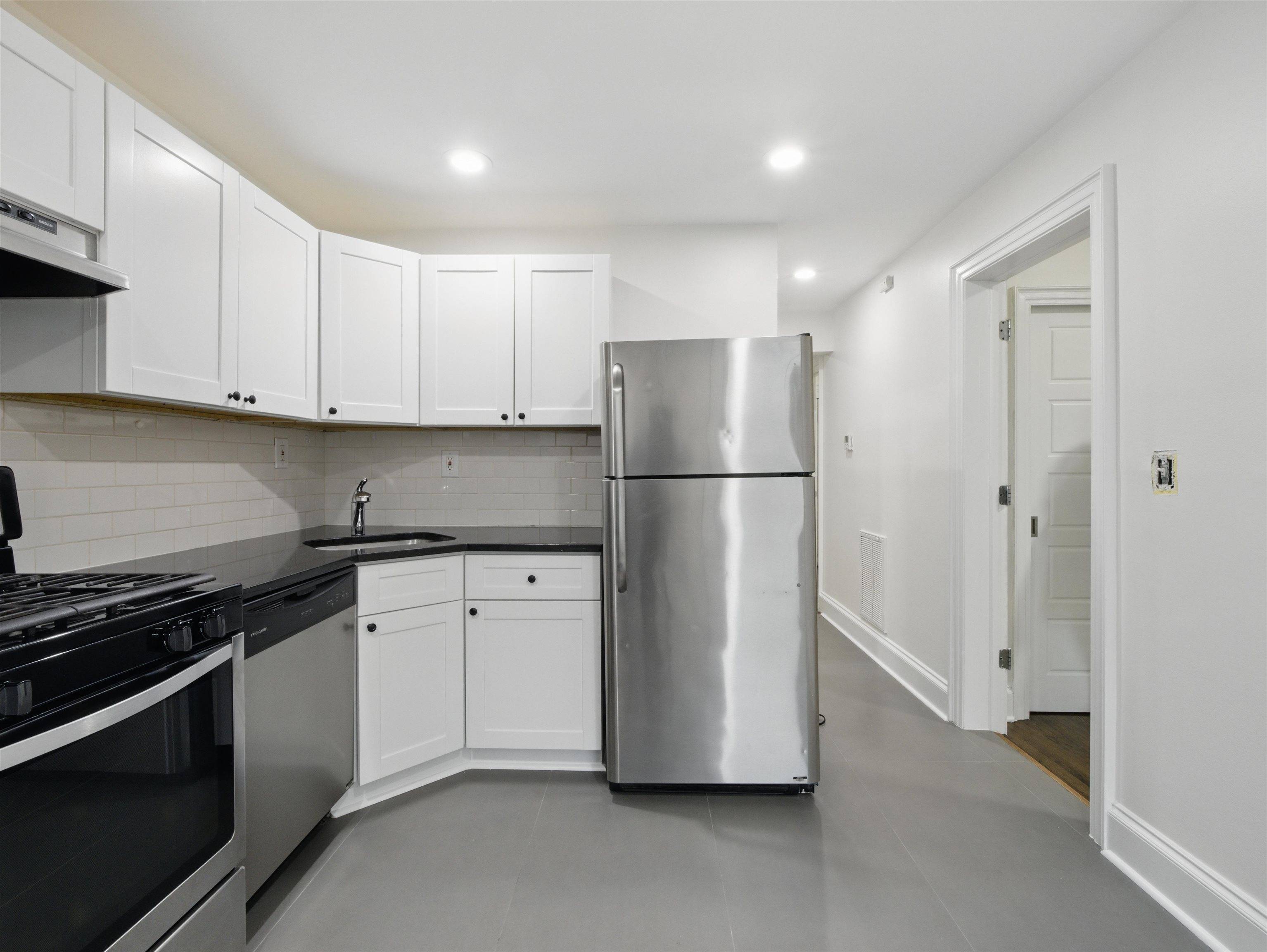 Jc Heights, NJ 07307,22 GRACE ST  #1