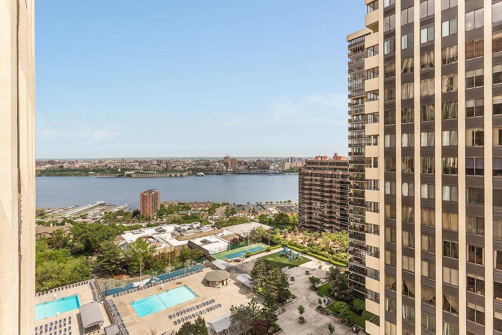 Cliffside Park, NJ 07010,300 WINSTON DR  #1817