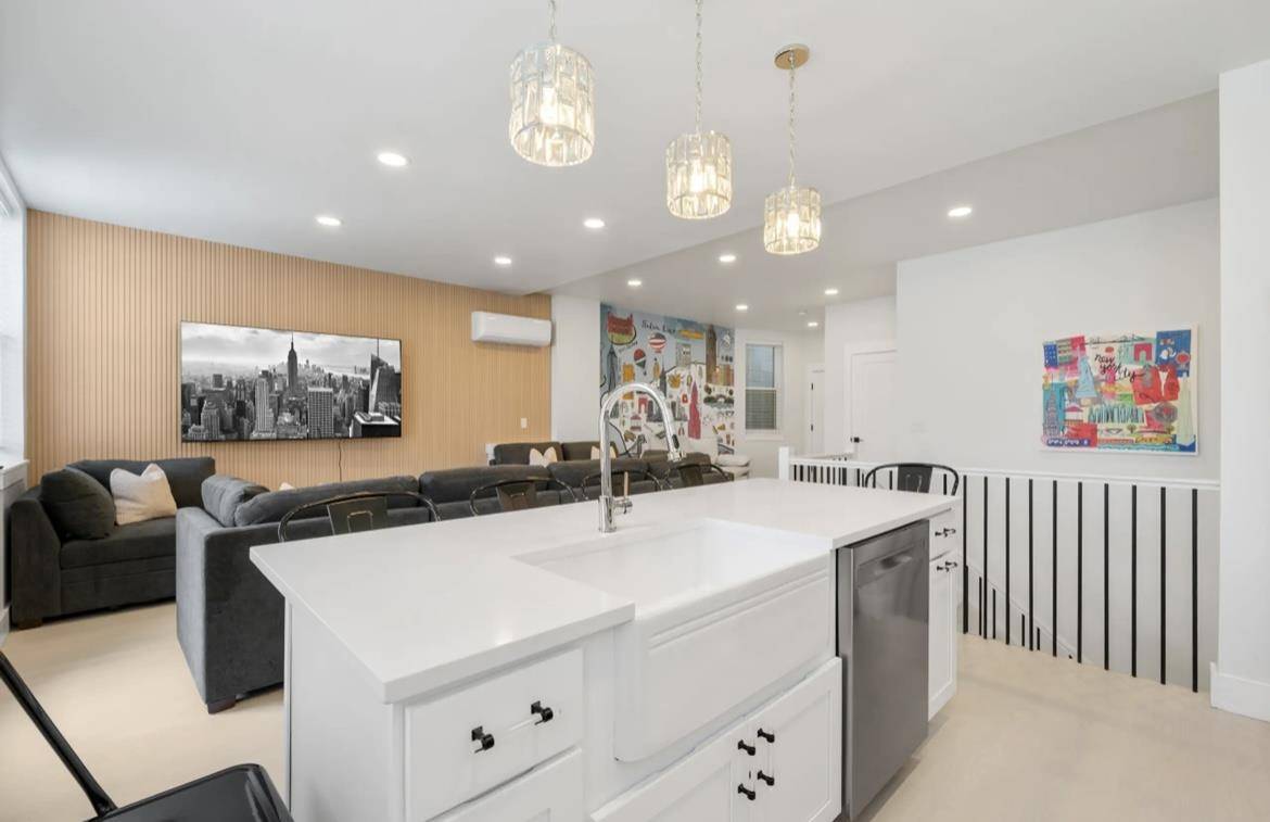 161 BROADWAY #2R, Bayonne, NJ 07002