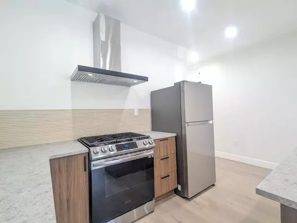 Jc Heights, NJ 07307,372 PALISADE AVE