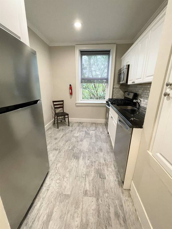 18 74TH ST  #D5, North Bergen, NJ 07047