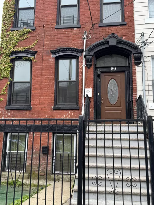 69 JEWETT AVE, Jc Bergen-lafayett, NJ 07304