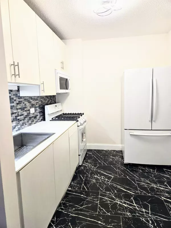 Guttenberg, NJ 07093,7002 BLVD EAST  #3A