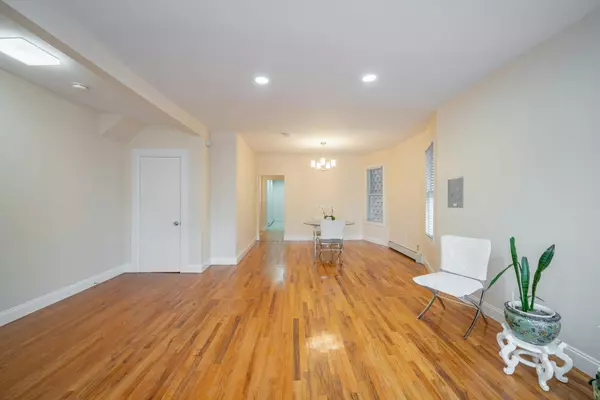 Jc Journal Square, NJ 07306,162 GLENWOOD AVE