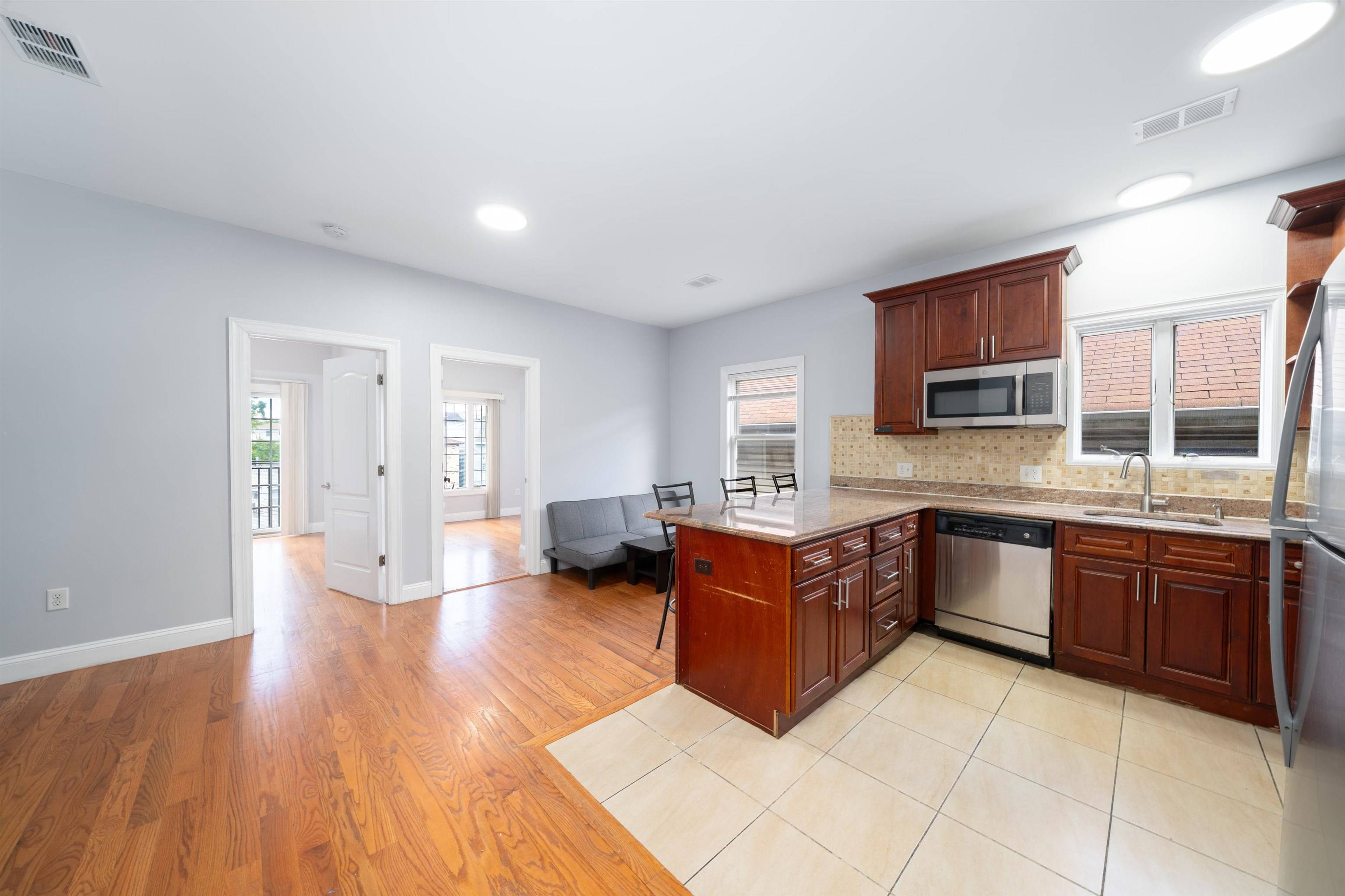 Jc Heights, NJ 07307,187 ZABRISKIE ST