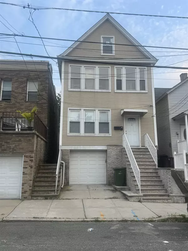 124 WEST 22ND ST, Bayonne, NJ 07002