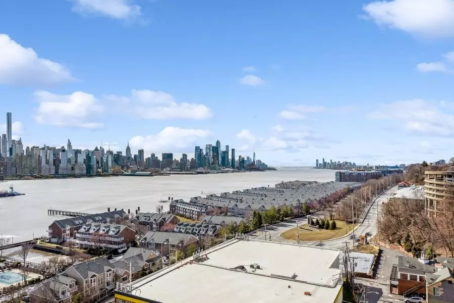 Guttenberg, NJ 07093,7004 BLVD EAST  #9M