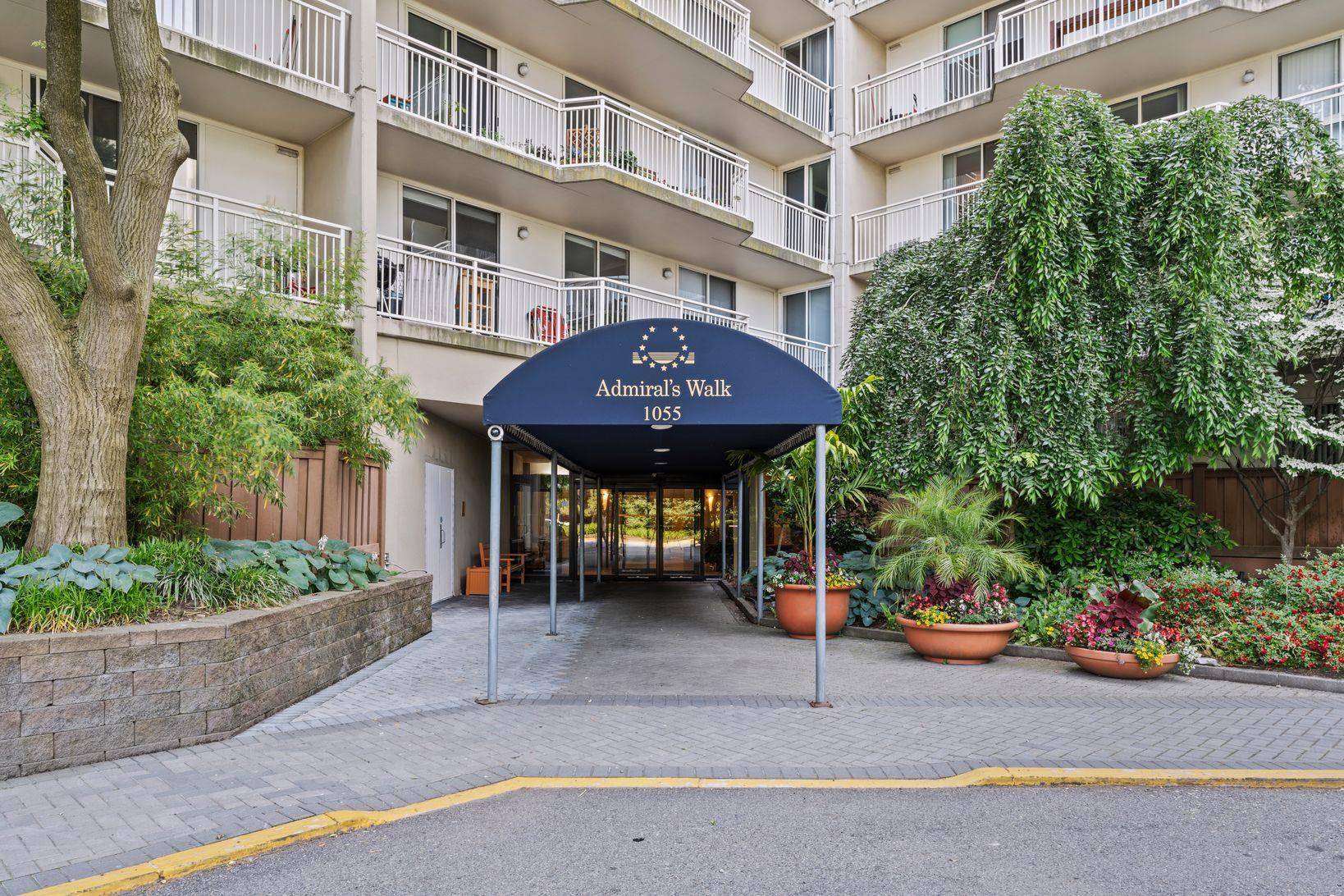 Edgewater, NJ 07020,1055 RIVER RD  #301