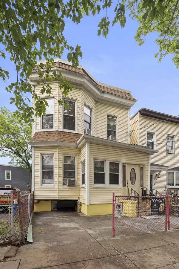 58 BOORAEM AVE, Jc Heights, NJ 07307