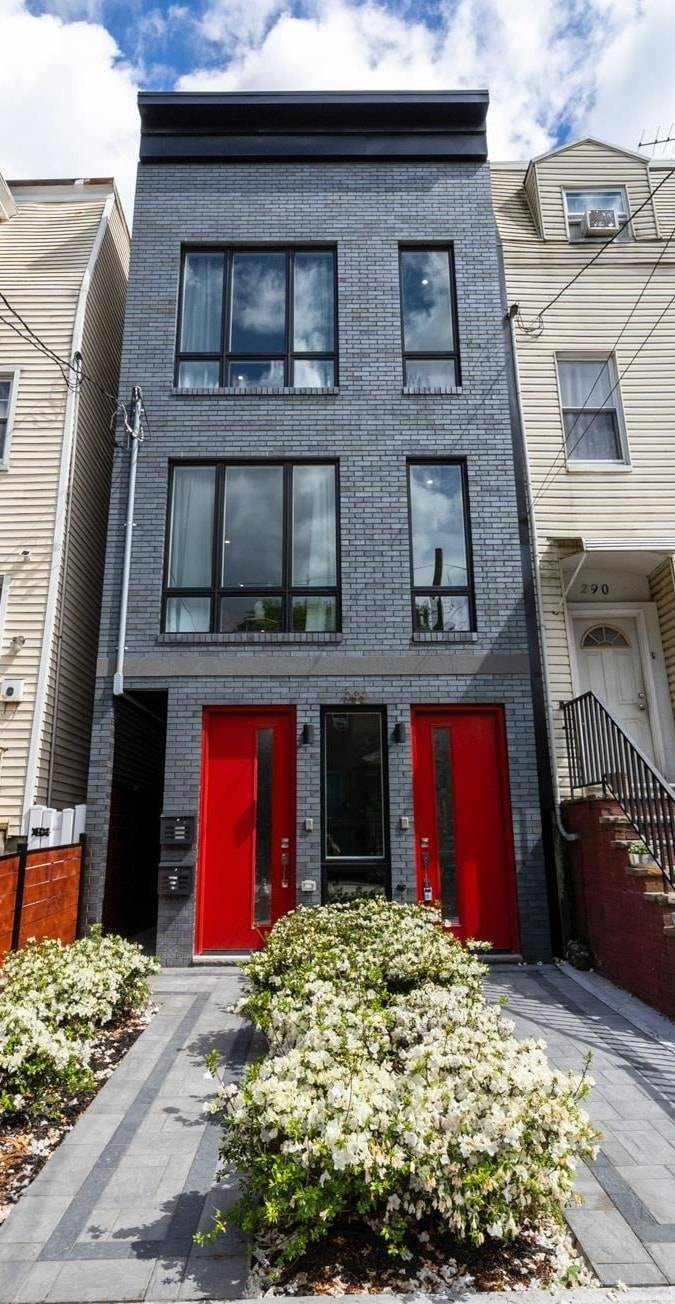 292 WHITON ST #2, Jc Bergen-lafayett, NJ 07304