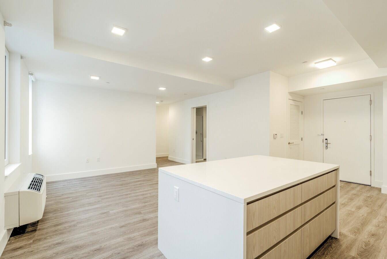 Bayonne, NJ 07002,477 BROADWAY  #305