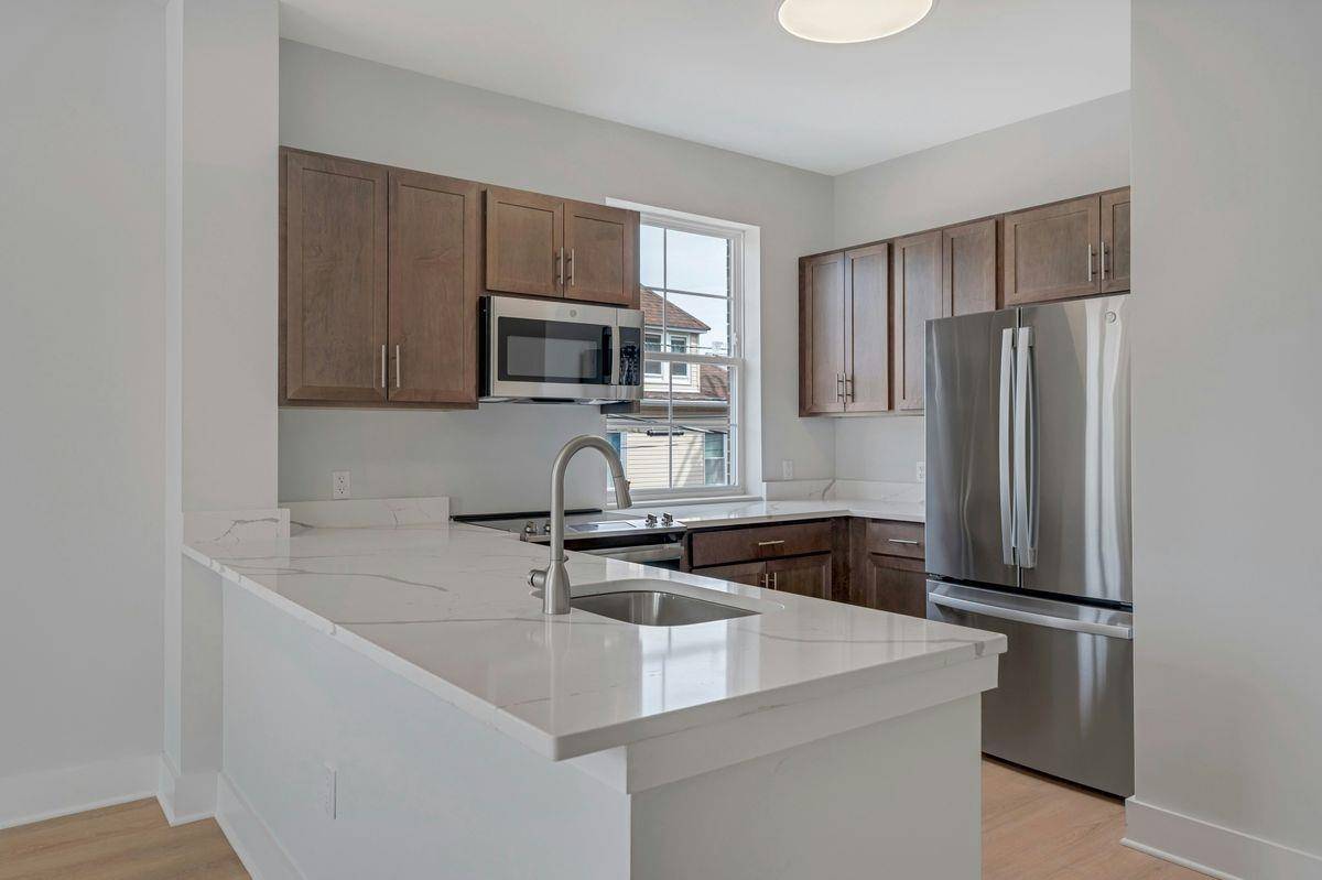 Clifton, NJ 07011-3901,1 CENTER ST  #308