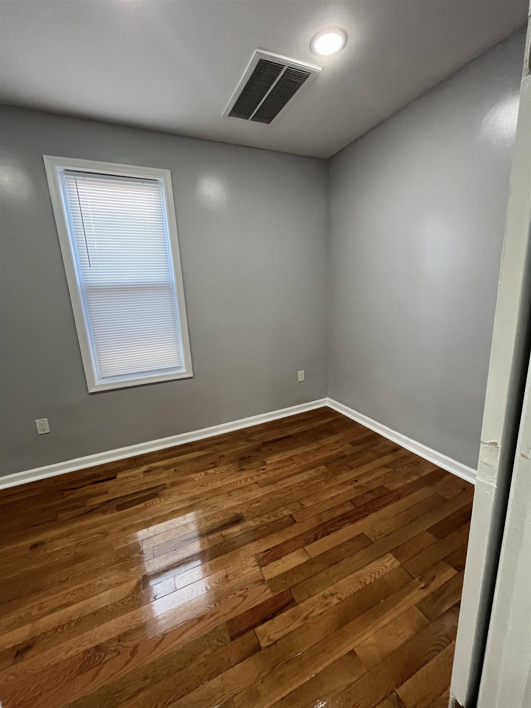 Bayonne, NJ 07002,583 KENNEDY BLVD  #2