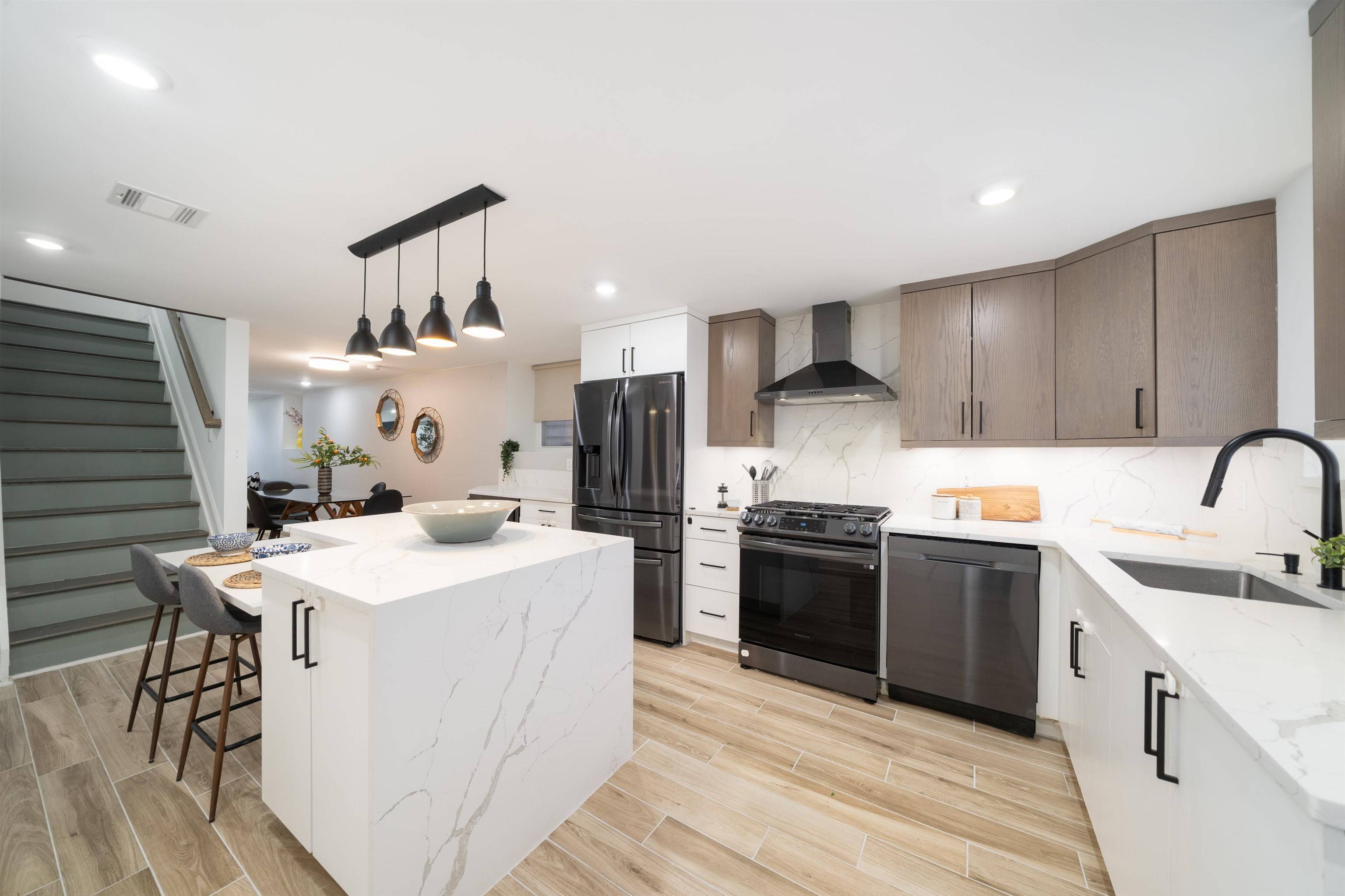 Jc Heights, NJ 07307,201 ZABRISKIE ST  #1