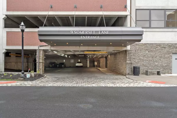 Edgewater, NJ 07020,9 SOMERSET LANE  #402