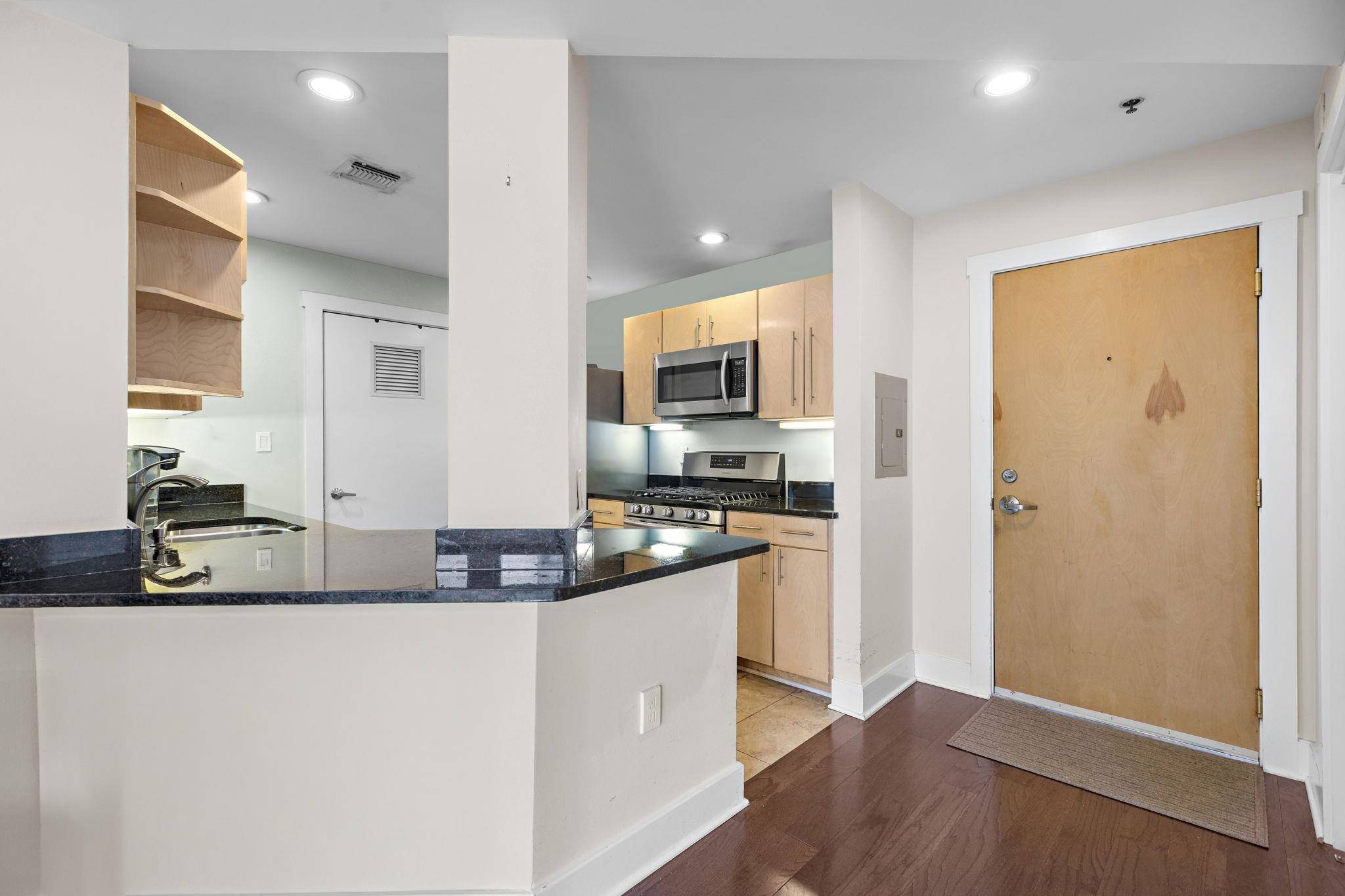 Hoboken, NJ 07030,1100 CLINTON ST  #305