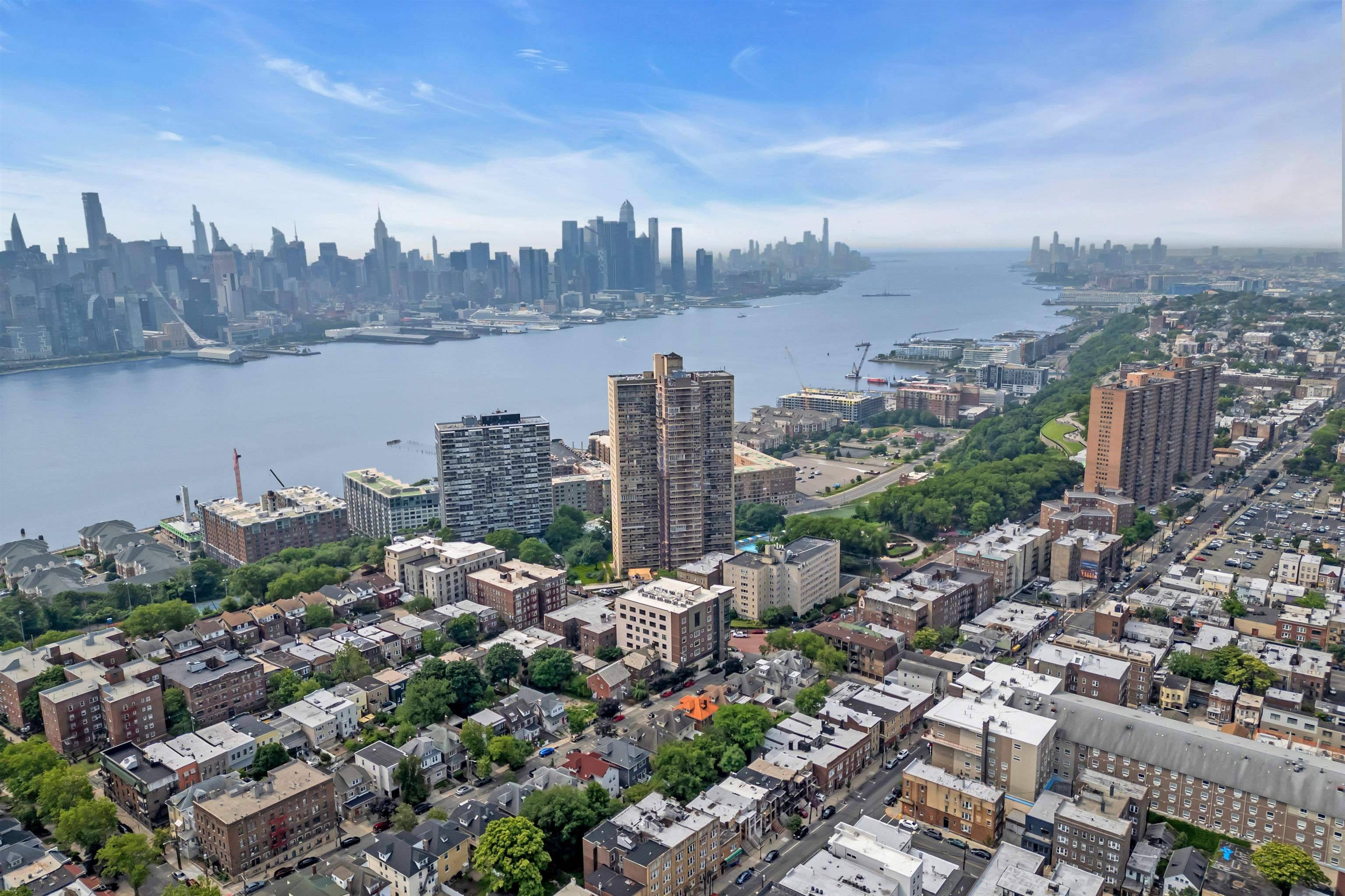 West New York, NJ 07093,6040 BLVD EAST  #19H