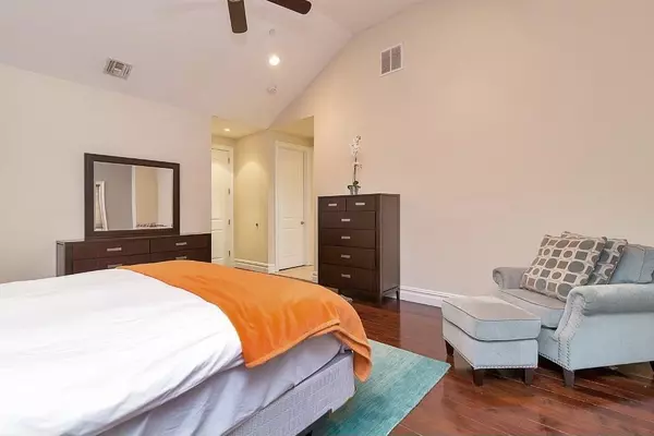 North Bergen, NJ 07047,9033 WALL ST  #5