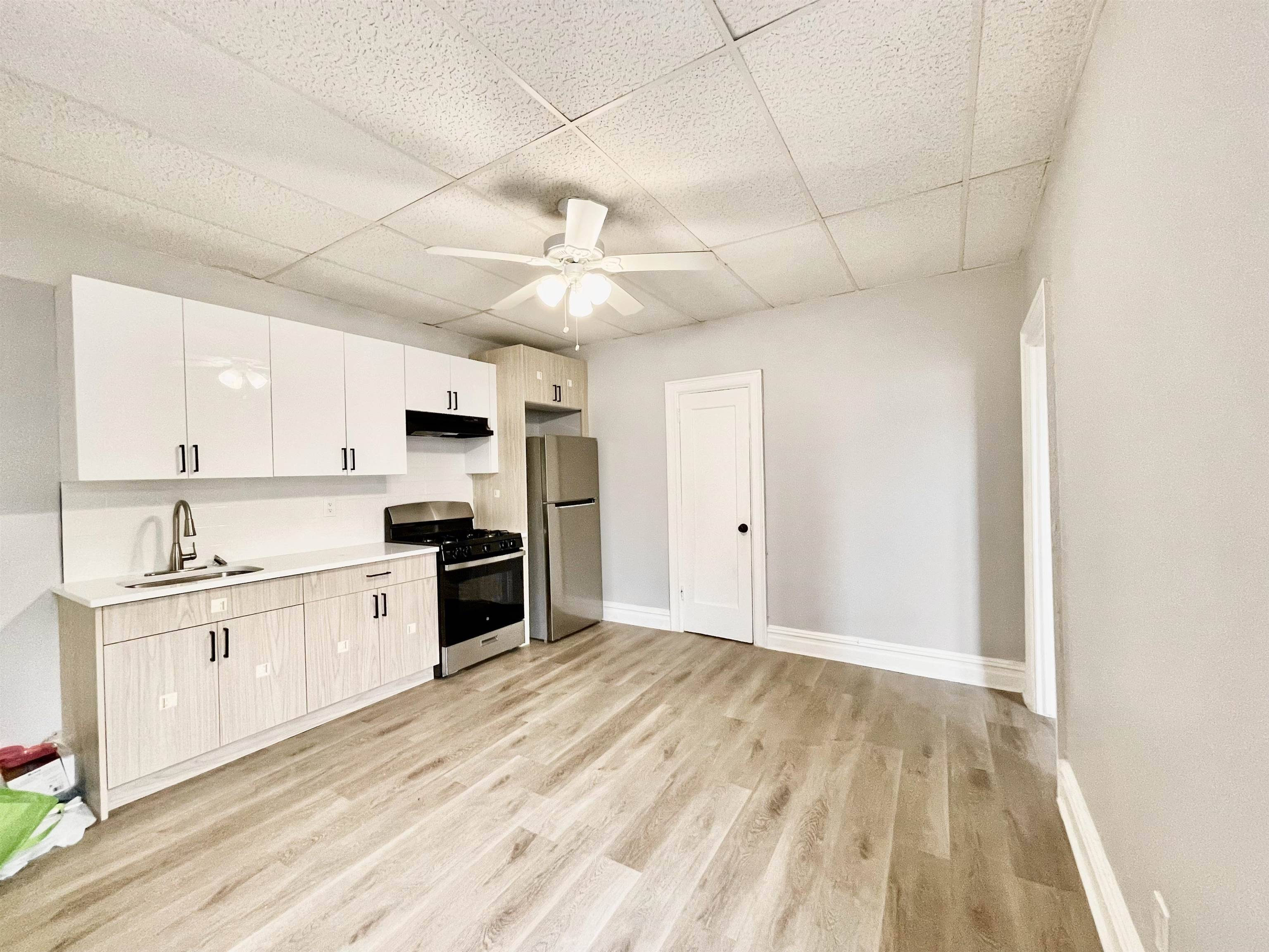 Jc Heights, NJ 07307,159 HUTTON ST  #8
