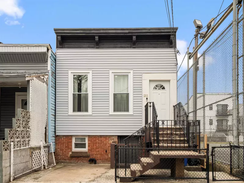 211 PLAINFIELD AVE, Jc West Bergen, NJ 07306