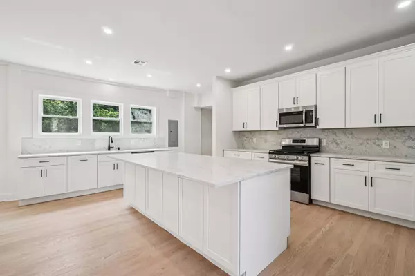 Montclair, NJ 07043,24 TUERS PL