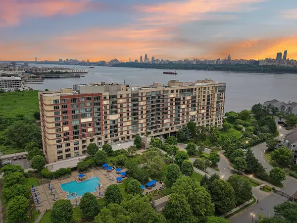 North Bergen, NJ 07047,8100 RIVER RD  #1215