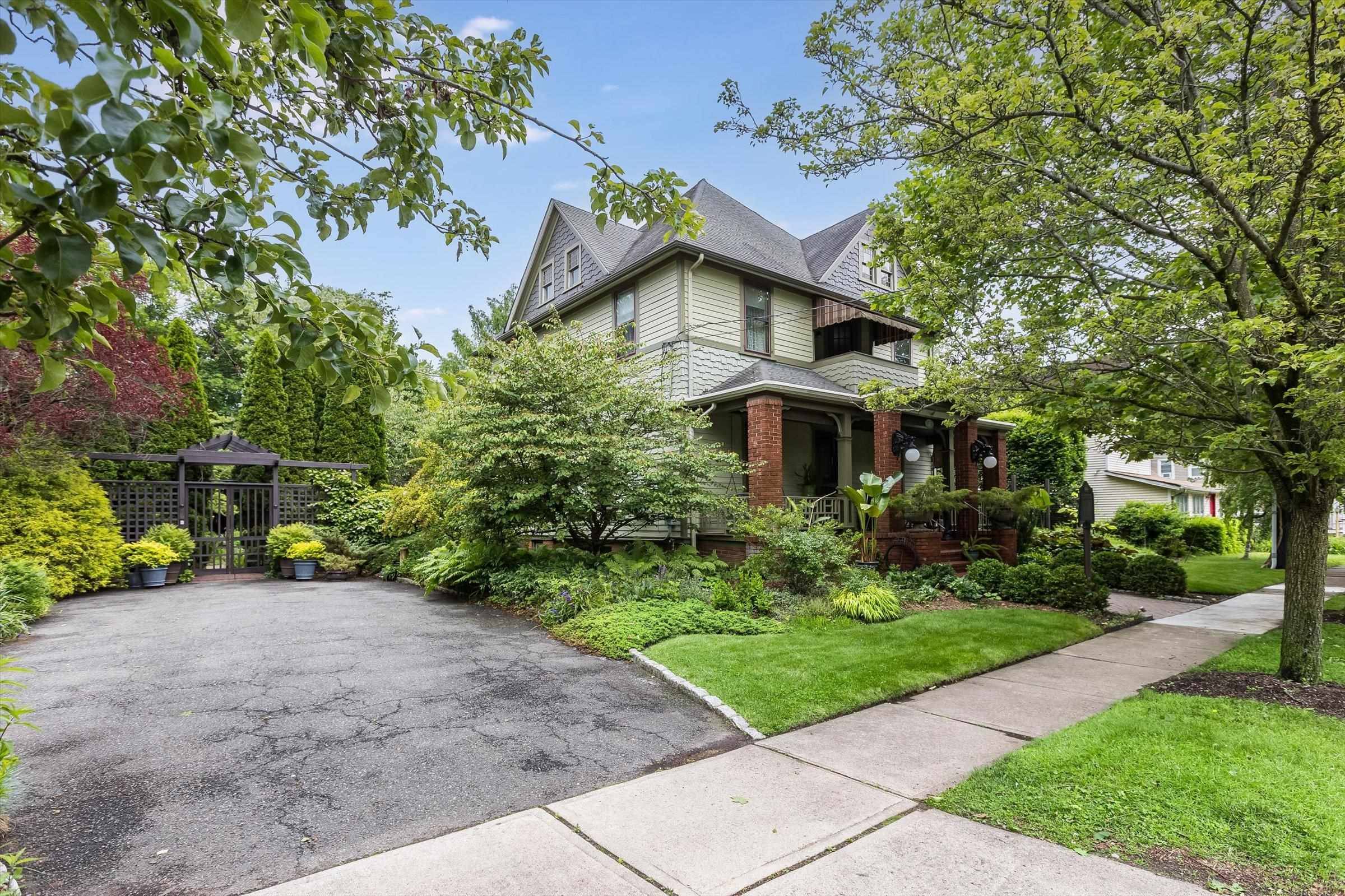 Pompton Lakes, NJ 07442,33 RAMAPO AVE