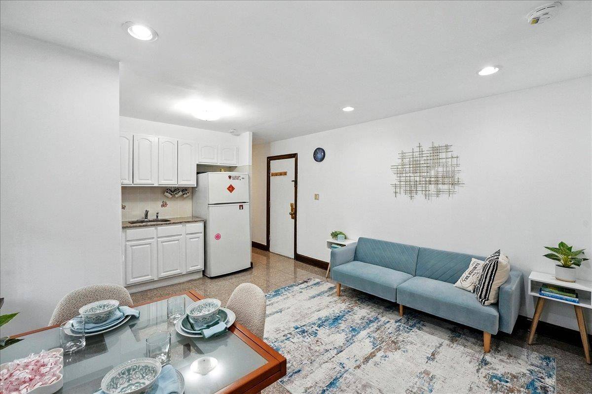 Jc Heights, NJ 07307,164 OGDEN AVE  #105