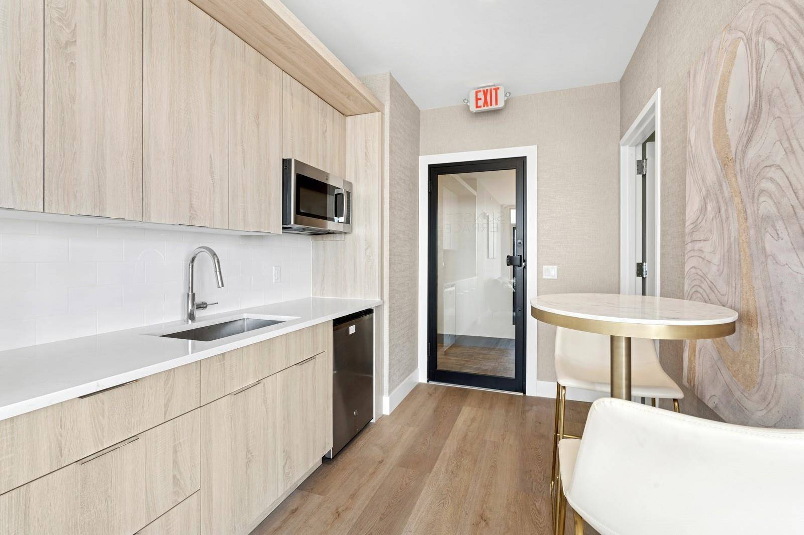 Guttenberg, NJ 07093,6810 POLK ST  #208