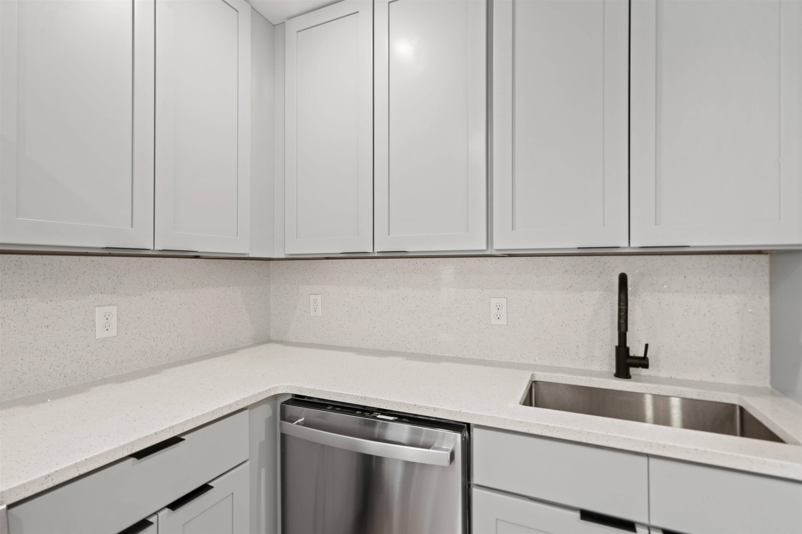 Jc Heights, NJ 07307,13 MANHATTAN AVE  #Rear