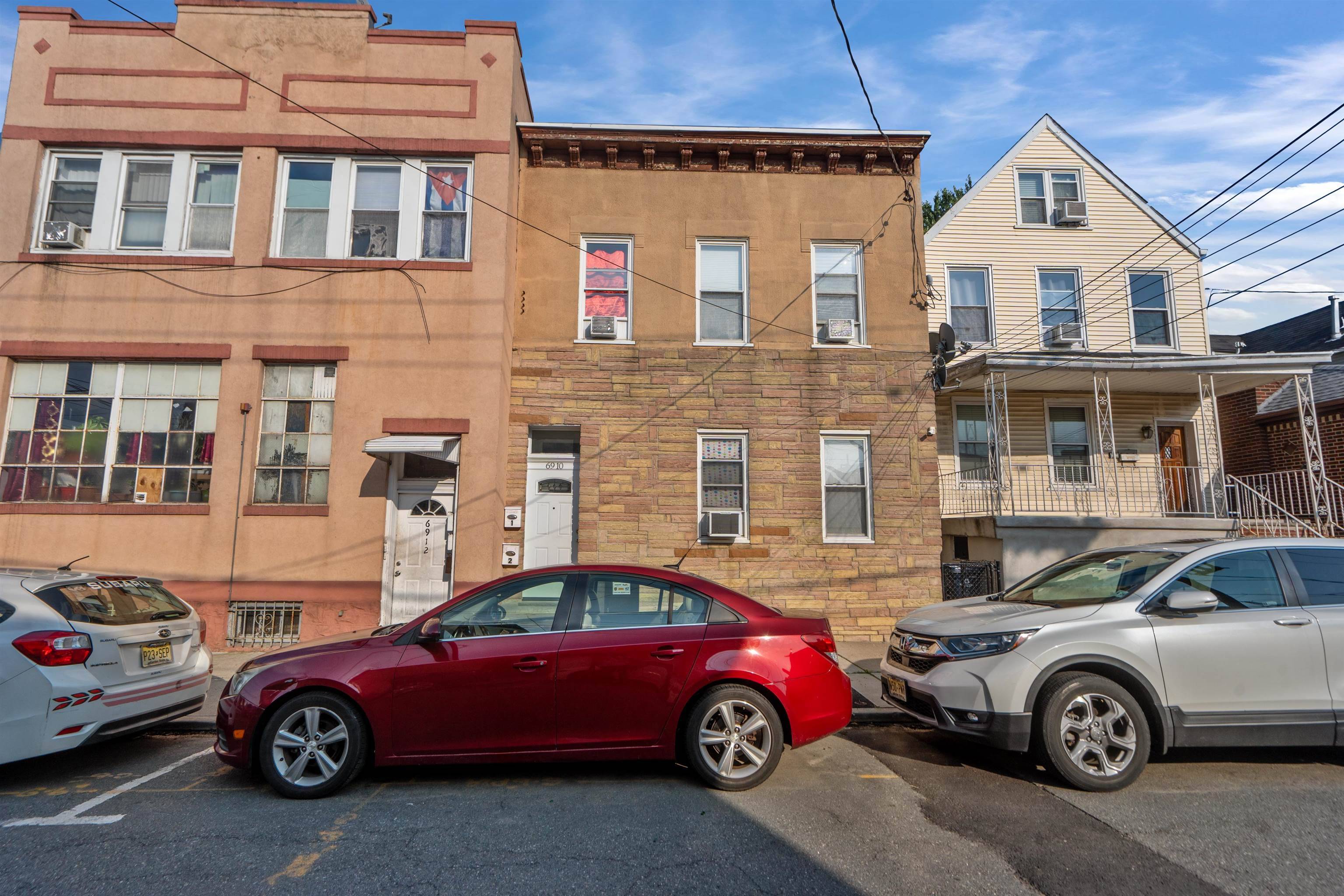 Guttenberg, NJ 07093,6910 JACKSON ST