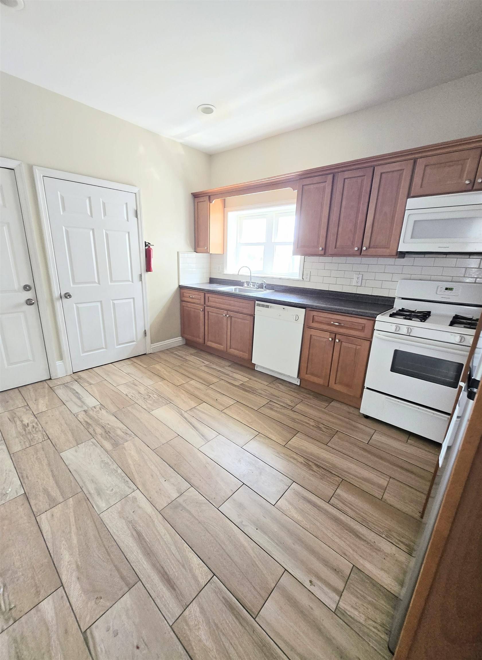 Kearny, NJ 07032,316 DEVON ST  #2nd floor