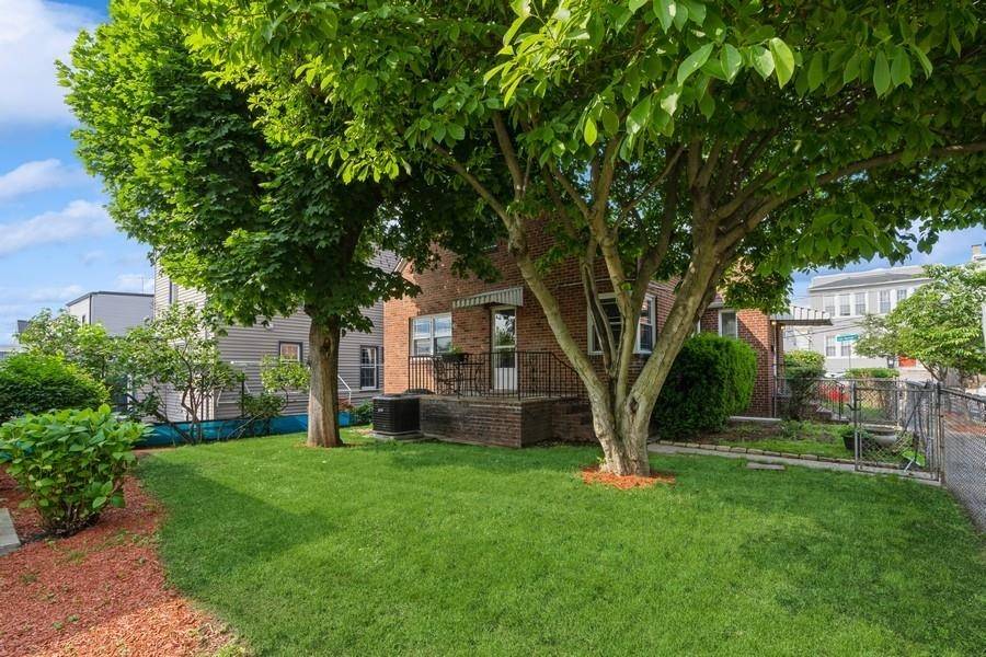 Jc West Bergen, NJ 07305,17 VAN HOUTEN AVE