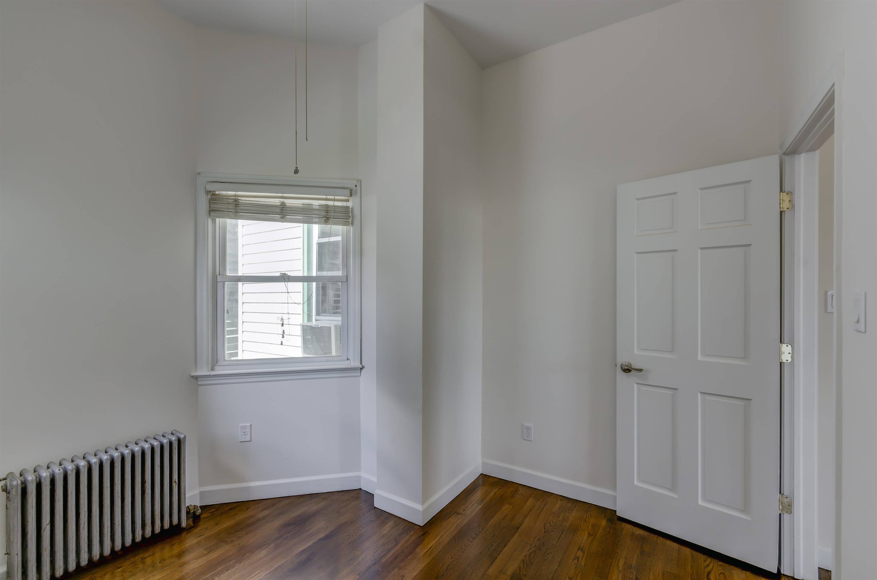 Bayonne, NJ 07002,447 AVENUE E  #1