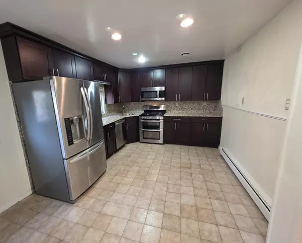 Jc Journal Square, NJ 07304,122 JEWETT AVE  #2