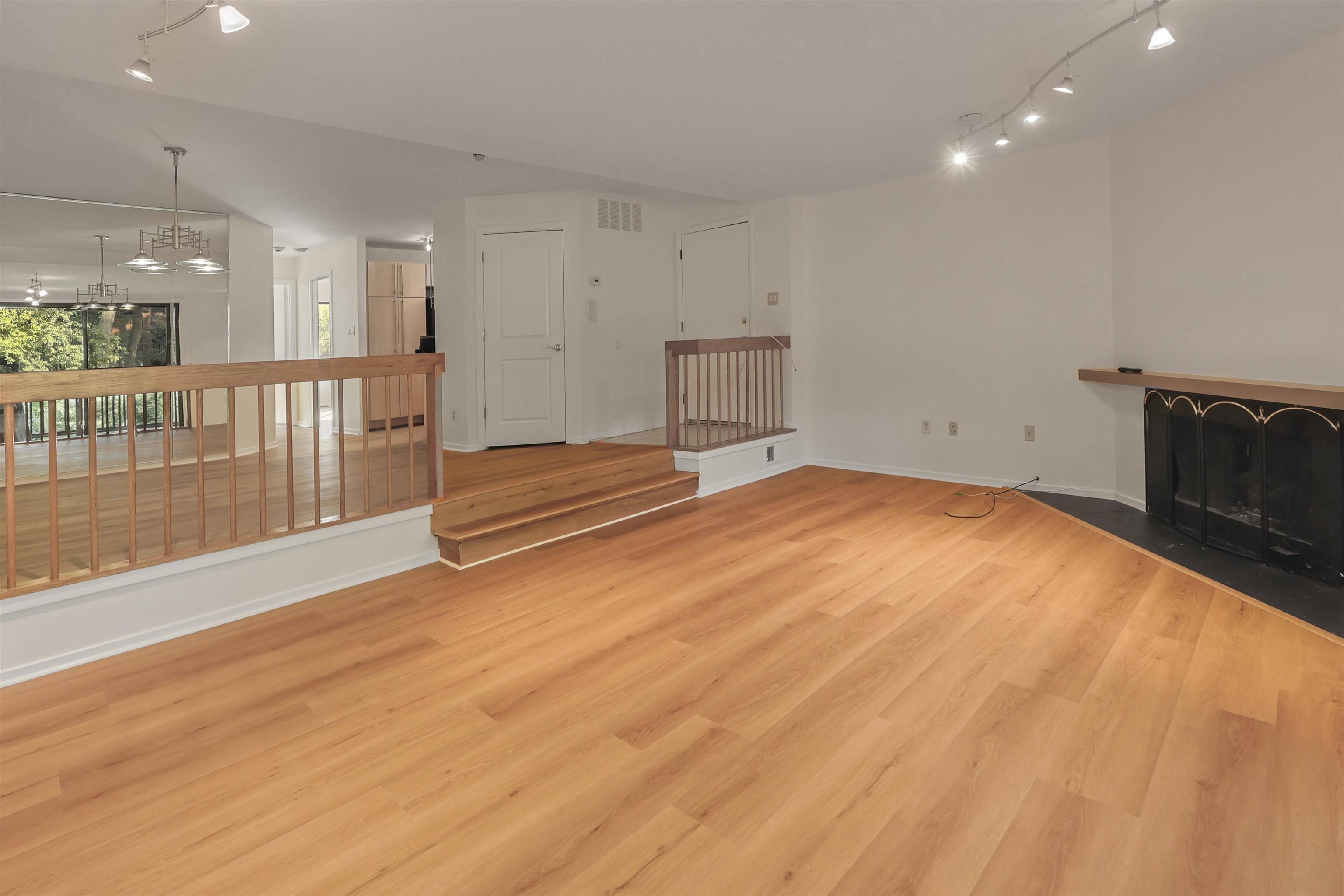 Secaucus, NJ 07094,445 DUNLIN PLAZA  #445