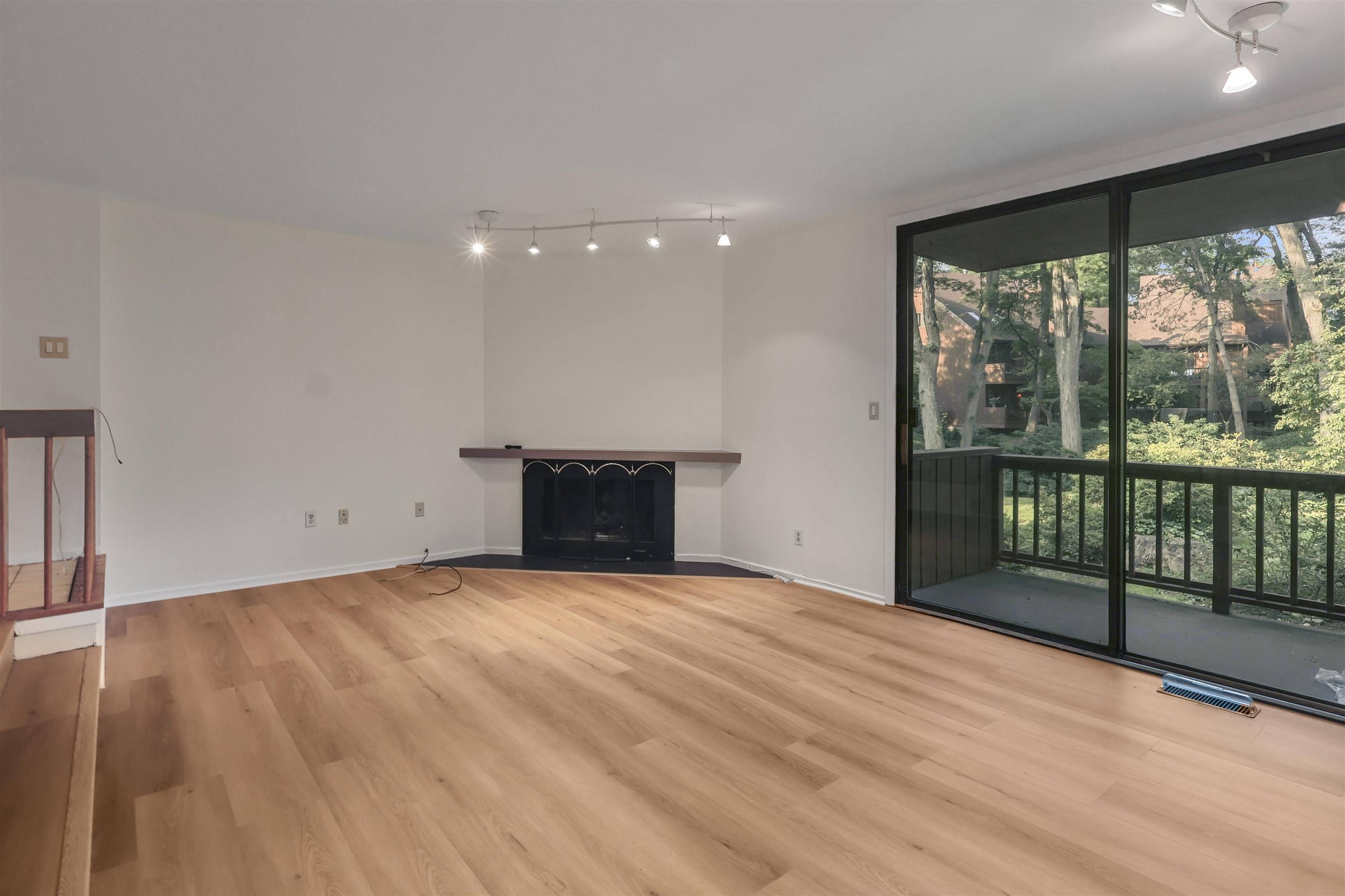 Secaucus, NJ 07094,445 DUNLIN PLAZA  #445