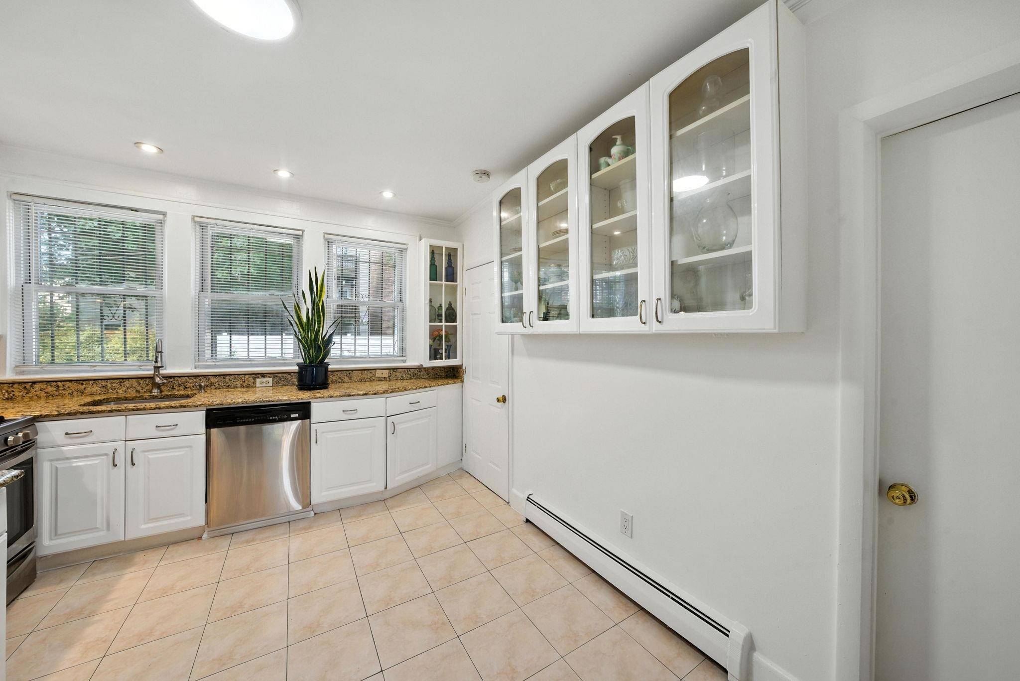 Jc Heights, NJ 07306,18 LAIDLAW AVE