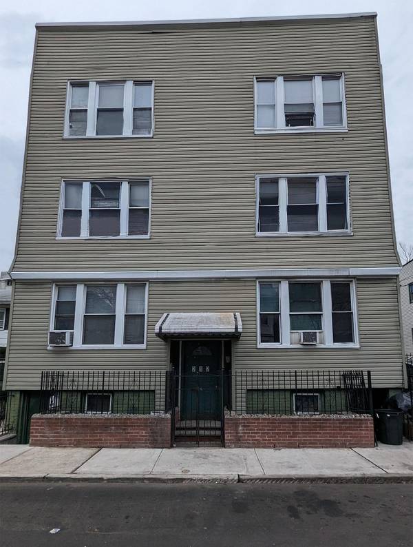 212 MYRTLE AVE, Jc Greenville, NJ 07305