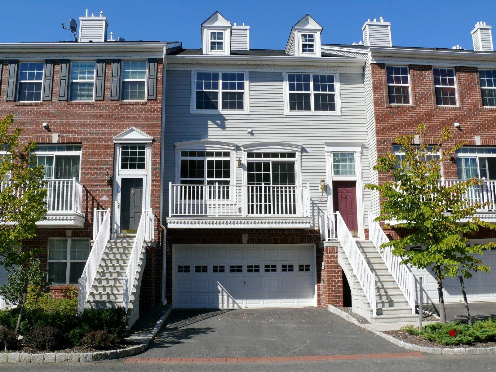 5 TELLICHERRY CT, Jc West Bergen, NJ 07305