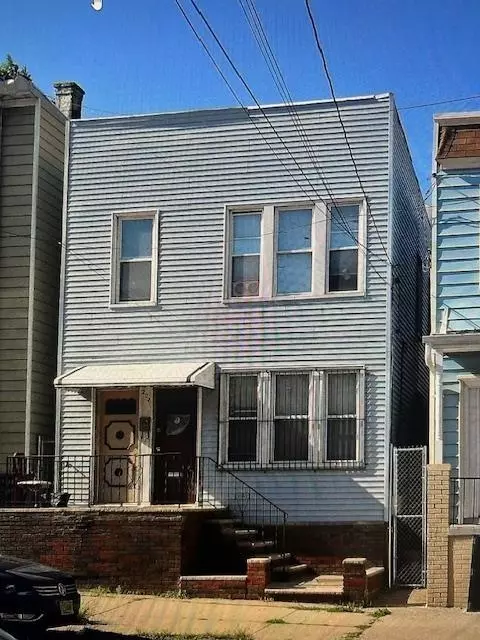 Jc Heights, NJ 07306,227 BEACON AVE  #2