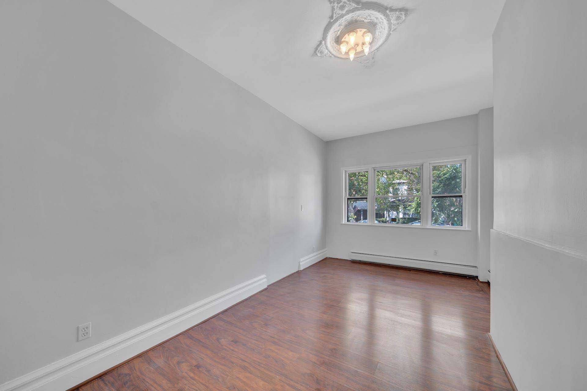 Jc Heights, NJ 07307,322 WEBSTER AVE  #1