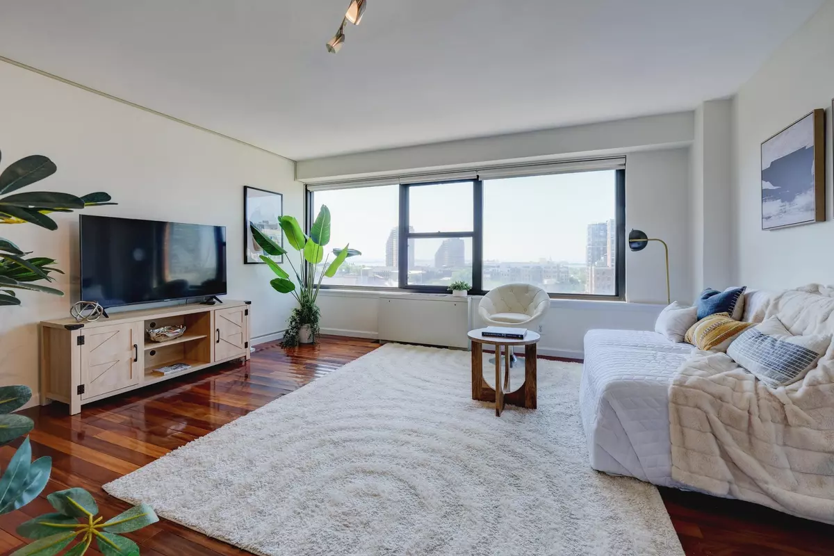 Jc Downtown, NJ 07302,135 MONTGOMERY ST  #11D