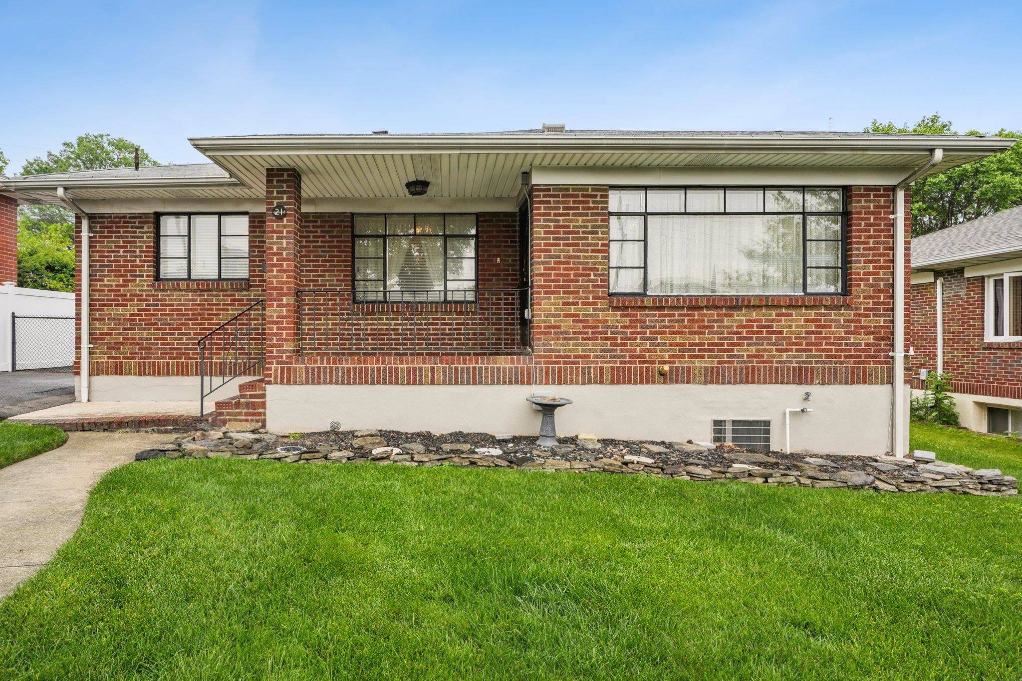 21 PIKEVIEW TERRACE, Secaucus, NJ 07094