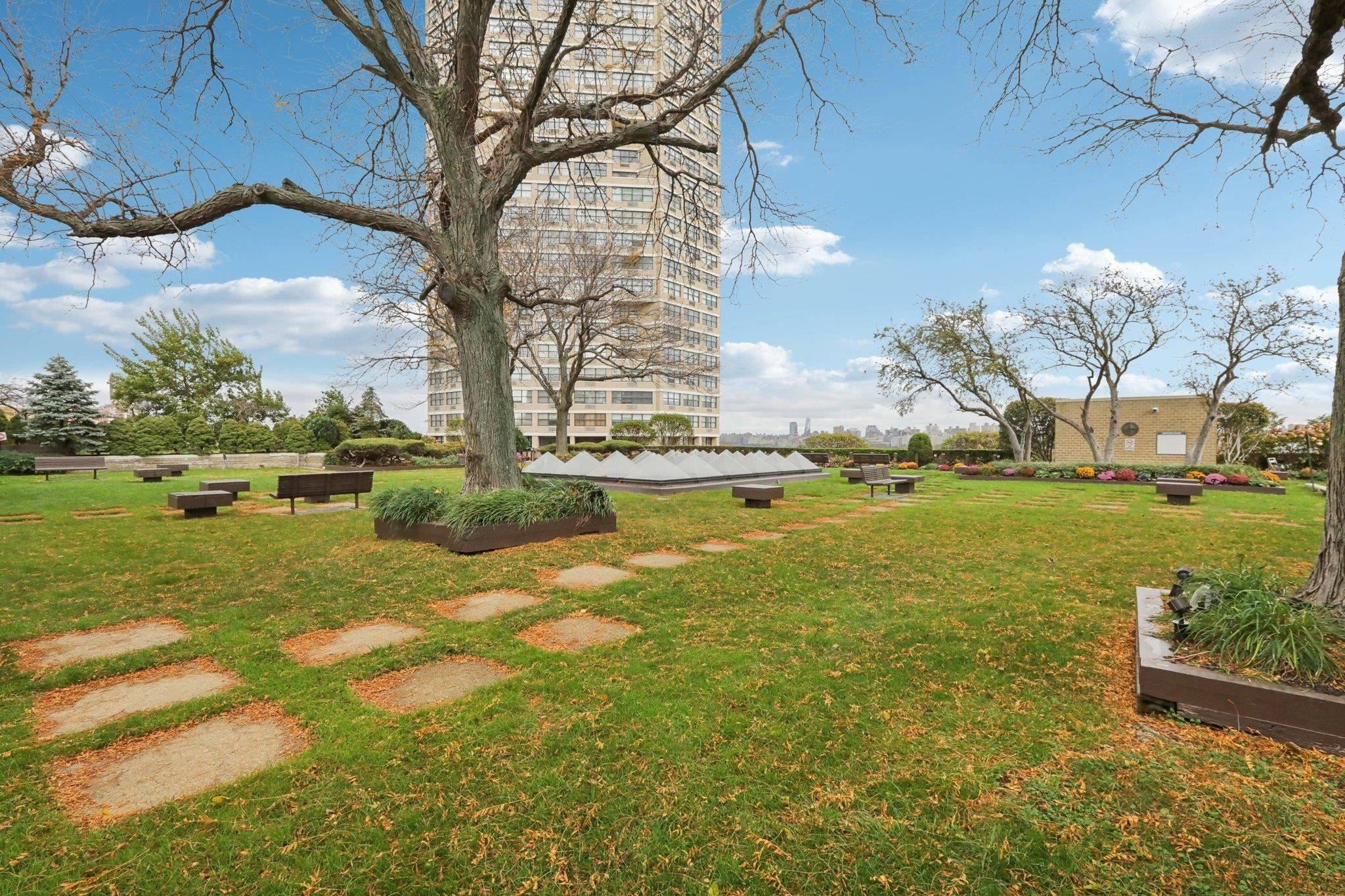 Guttenberg, NJ 07093,7002 BLVD EAST  #30E