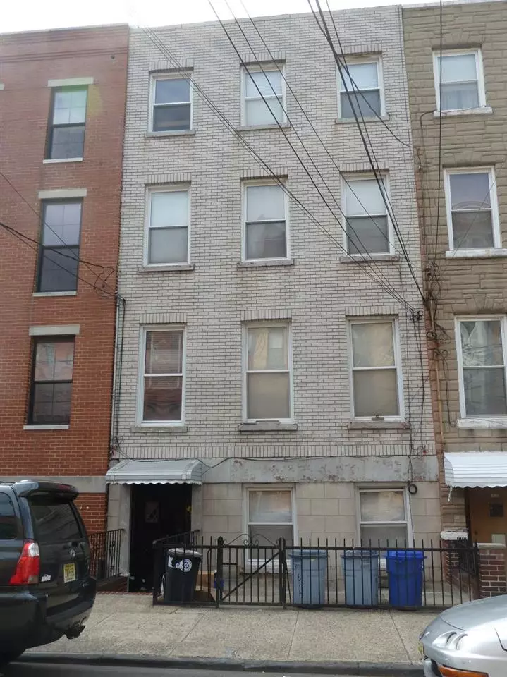 Hoboken, NJ 07030,824 GARDEN ST  #4