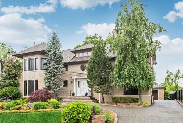 Fort Lee, NJ 07024,1115 BUCKINGHAM DR